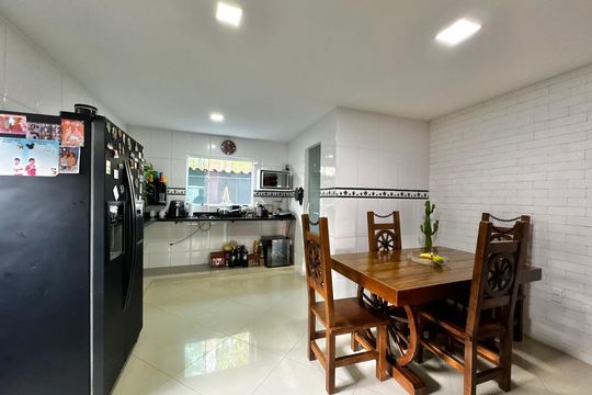 Cozinha de casa de condomínio à venda com 4 quartos, 220m² em Camorim, Rio de Janeiro