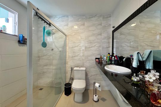 Suíte 2 - Banheiro de casa de condomínio à venda com 4 quartos, 220m² em Camorim, Rio de Janeiro