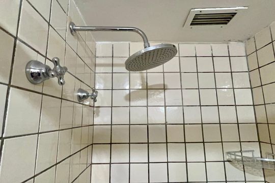 Banheiro de apartamento para alugar com 1 quarto, 38m² em Cerqueira César, São Paulo