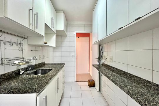 Cozinha de apartamento à venda com 3 quartos, 68m² em Vila Paulista, São Paulo