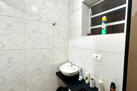Banheiro de kitnet/studio para alugar com 1 quarto, 55m² em Vila Rosália, Guarulhos