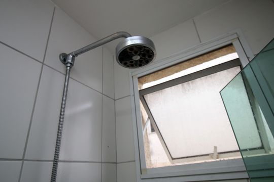 Banheiro de apartamento à venda com 3 quartos, 52m² em Parada de Lucas, Rio de Janeiro