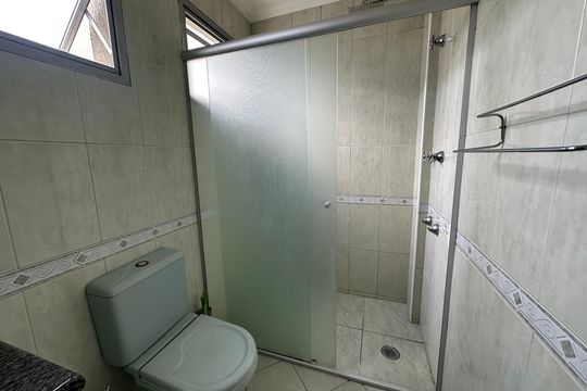 Banheiro da Suíte 1 de apartamento para alugar com 4 quartos, 264m² em Alphaville Industrial, Barueri