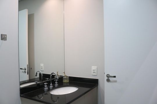 Banheiro de kitnet/studio para alugar com 1 quarto, 34m² em Perdizes, São Paulo