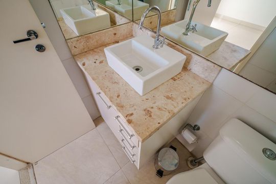 Banheiro da Suíte de apartamento para alugar com 3 quartos, 72m² em Rio Pequeno, São Paulo