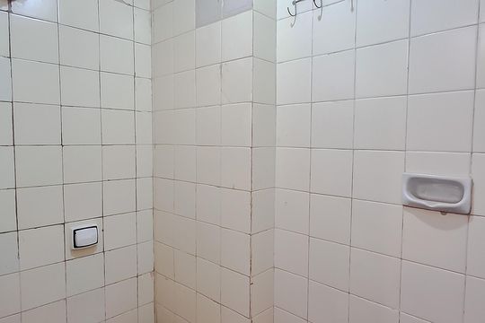 Banheiro de serviço de apartamento para alugar com 2 quartos, 115m² em Vila Mariana, São Paulo