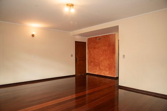 Sala de casa à venda com 3 quartos, 400m² em Chácara Inglesa, São Paulo