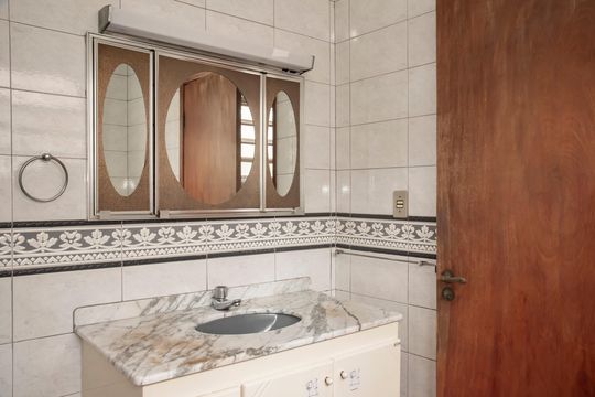 Banheiro da Suíte de casa à venda com 3 quartos, 400m² em Chácara Inglesa, São Paulo