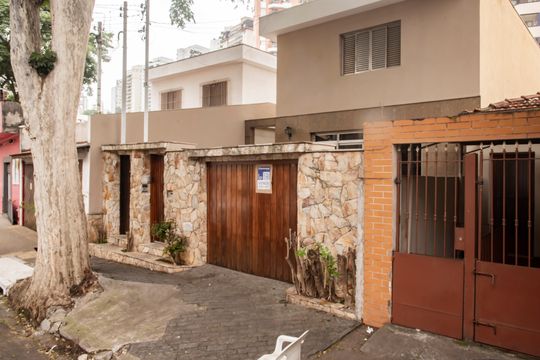 Fachada + Placa de casa à venda com 3 quartos, 400m² em Chácara Inglesa, São Paulo