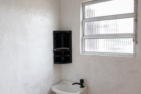 Banheiro de casa para alugar com 1 quarto, 35m² em Parque Boturussu, São Paulo