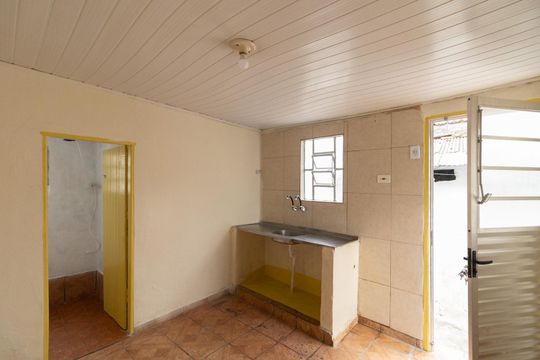 Cozinha de casa para alugar com 1 quarto, 35m² em Parque Boturussu, São Paulo