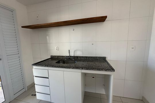 Cozinha de apartamento para alugar com 2 quartos, 62m² em Alphaville Empresarial, Barueri