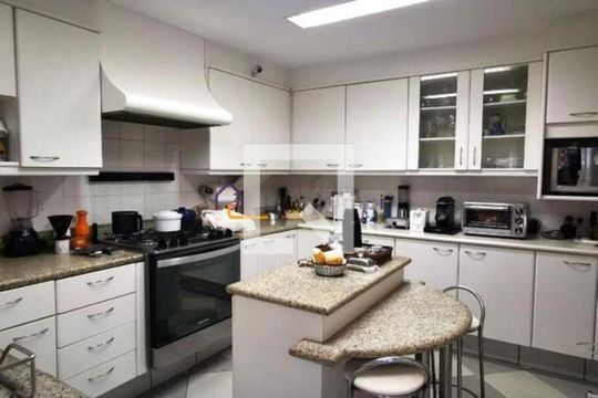 Casa à venda com 4 quartos, 400m² em Cidade Jardim, São Paulo