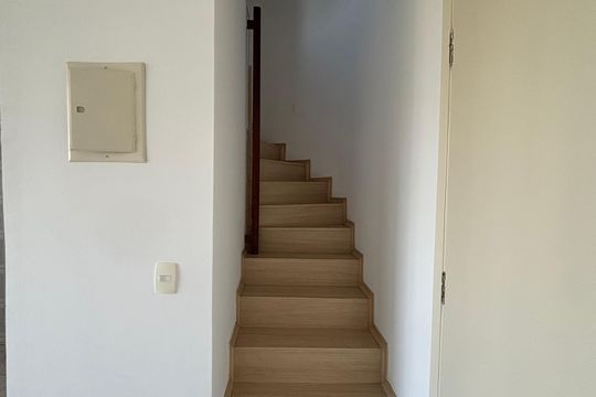 Escada de apartamento para alugar com 1 quarto, 46m² em Vila Clementino, São Paulo