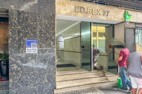 Placa de kitnet/studio para alugar com 1 quarto, 30m² em Centro, Rio de Janeiro