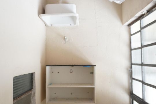Casa para alugar com 1 quarto, 27m² em Vila Carmosina, São Paulo