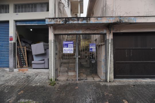 Casa para alugar com 1 quarto, 27m² em Vila Carmosina, São Paulo