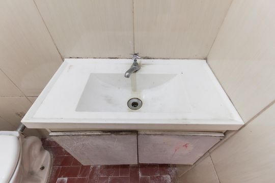 Banheiro de casa para alugar com 1 quarto, 27m² em Vila Carmosina, São Paulo