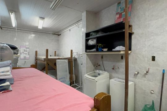 Quarto de Serviço de casa para alugar com 8 quartos, 320m² em Pinheiros, São Paulo
