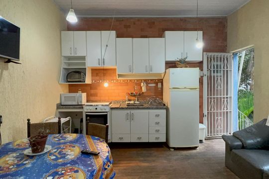 Sala/Cozinha de casa para alugar com 8 quartos, 320m² em Pinheiros, São Paulo