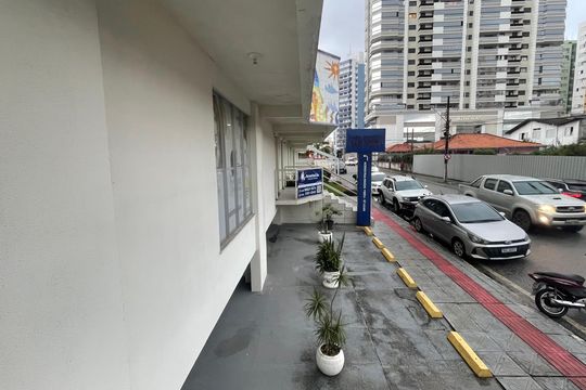 Fachada  de apartamento para alugar com 2 quartos, 55m² em Campinas, São José