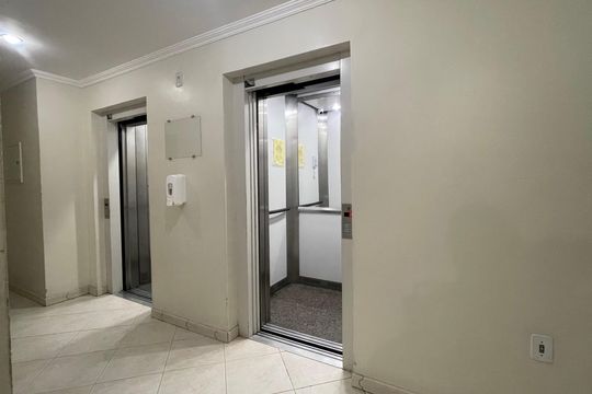 Área comum - elevador de apartamento para alugar com 2 quartos, 55m² em Campinas, São José