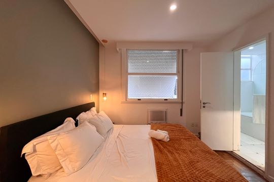 Suite  de apartamento para alugar com 2 quartos, 100m² em Leblon, Rio de Janeiro