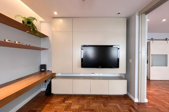 Sala de TV de apartamento para alugar com 2 quartos, 100m² em Leblon, Rio de Janeiro