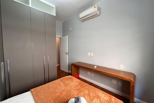 Quarto 1 de apartamento para alugar com 2 quartos, 100m² em Leblon, Rio de Janeiro