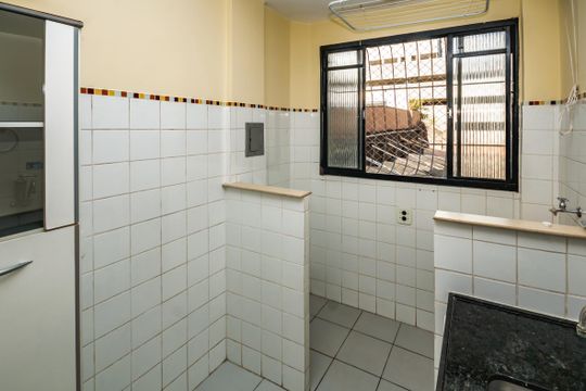 Cozinha de apartamento para alugar com 2 quartos, 43m² em Alípio de Melo, Belo Horizonte