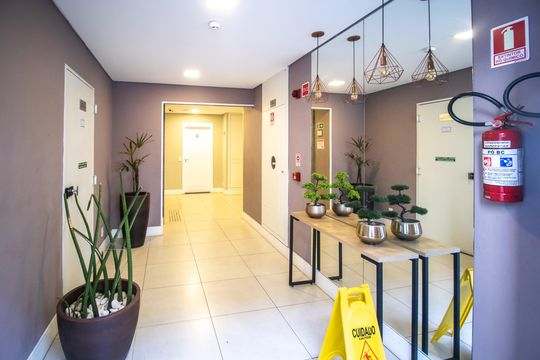 Hall de entrada de apartamento à venda com 2 quartos, 42m² em Jardim Santa Emilia, São Paulo