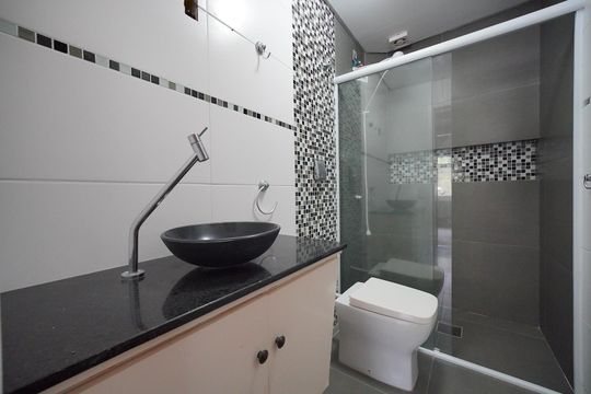 Banheiro  de casa de condomínio para alugar com 3 quartos, 140m² em Santo Antônio de Lisboa, Florianópolis
