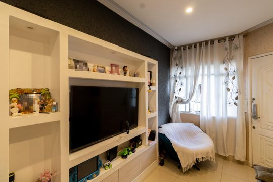 Sala de casa de condomínio à venda com 2 quartos, 90m² em Vila Ré, São Paulo