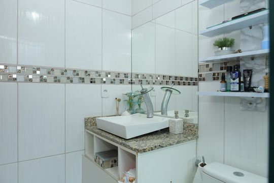 Banheiro Social de casa de condomínio à venda com 2 quartos, 80m² em Cidade Antônio Estevão de Carvalho, São Paulo