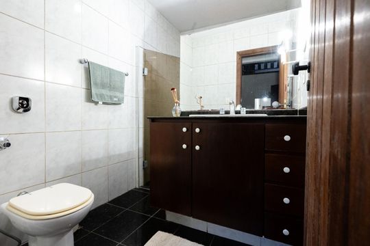 Banheiro da Suíte de casa à venda com 5 quartos, 391m² em Itanhangá, Rio de Janeiro