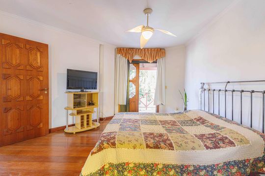 Suíte 1  de casa para alugar com 3 quartos, 345m² em Vila Ipiranga, Porto Alegre