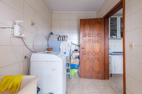 Área de Serviço de casa para alugar com 3 quartos, 345m² em Vila Ipiranga, Porto Alegre