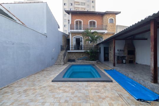 Piscina de casa à venda com 4 quartos, 315m² em Parque Boturussu, São Paulo