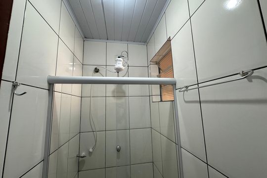 Banheiro de kitnet/studio para alugar com 1 quarto, 37m² em Jardim Graziela, Barueri