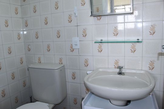 Banheiro de kitnet/studio para alugar com 1 quarto, 40m² em Vila Buarque, São Paulo