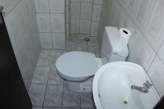 Banheiro social de kitnet/studio à venda com 1 quarto, 40m² em Centro, São Paulo