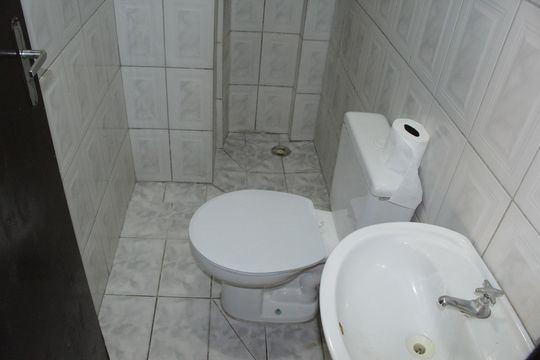 Banheiro social de kitnet/studio à venda com 1 quarto, 40m² em Centro, São Paulo