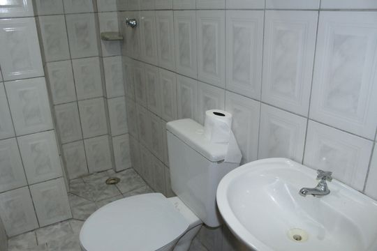 Banheiro social de kitnet/studio à venda com 1 quarto, 40m² em Centro, São Paulo