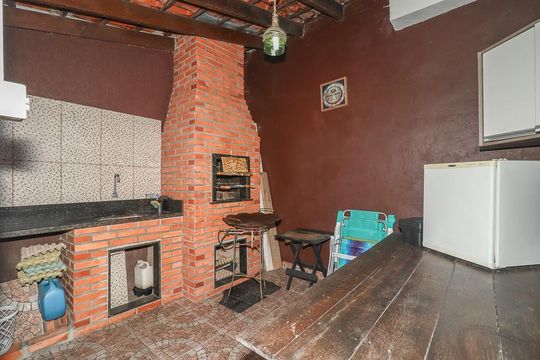 Churrasqueira / Fundos de casa à venda com 4 quartos, 150m² em Jardim Carvalho, Porto Alegre