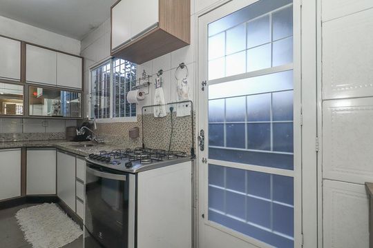 Cozinha de casa à venda com 4 quartos, 150m² em Jardim Carvalho, Porto Alegre
