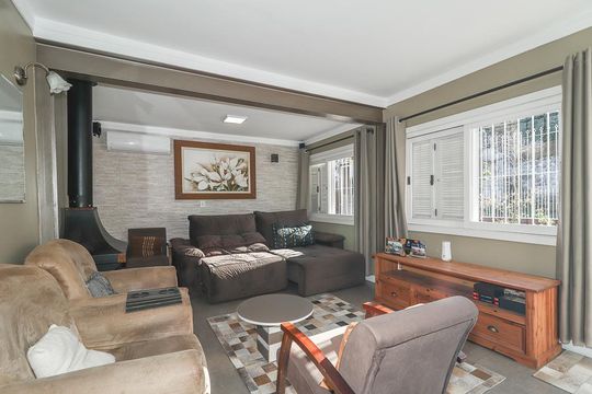 Casa à venda com 4 quartos, 150m² em Jardim Carvalho, Porto Alegre
