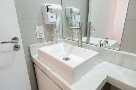 Banheiro de kitnet/studio à venda com 1 quarto, 26m² em Bela Vista, São Paulo