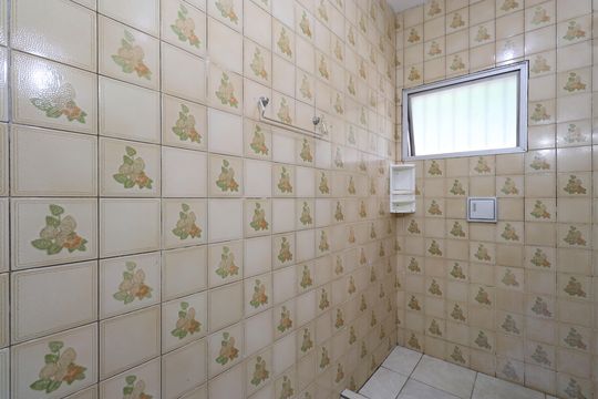 Banheiro  de apartamento para alugar com 1 quarto, 50m² em Vila Ipojuca, São Paulo