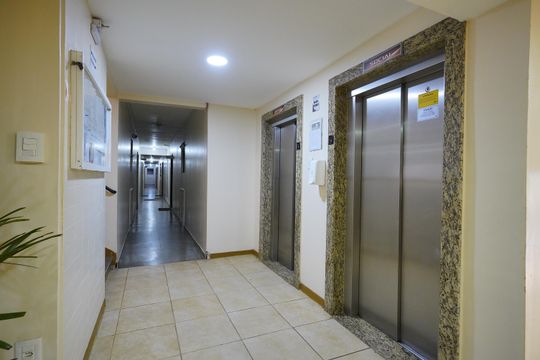elevador de apartamento à venda com 2 quartos, 52m² em Jardim Botânico, Porto Alegre