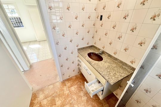 Banheiro de casa à venda com 2 quartos, 148m² em Vila Paulicéia, São Paulo